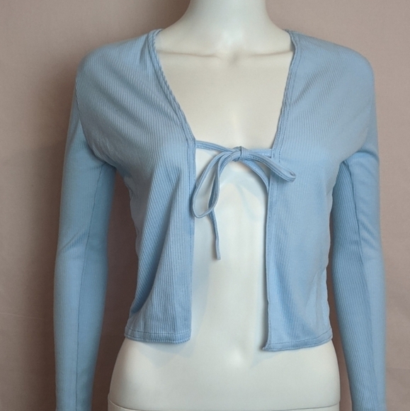 PrettyLittleThing Light Blue Ribbed Tie Front Long Sleeve Crop Top size 2 - Picture 1 of 6